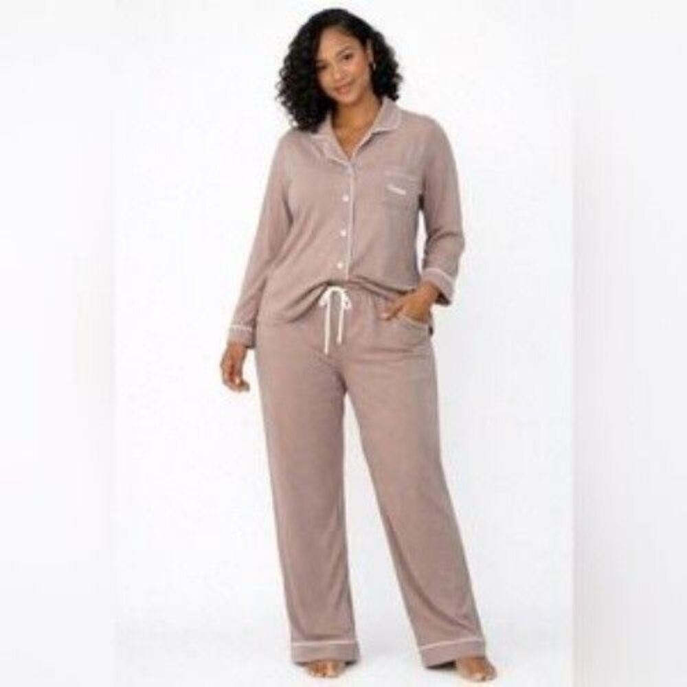 Born Taupe Long Sleeve 2 Piece Pajama Set White Piping Womens Size Medium EXC